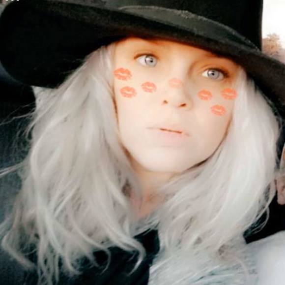 Meet your Posher, Amanda - Picture 1 of 1